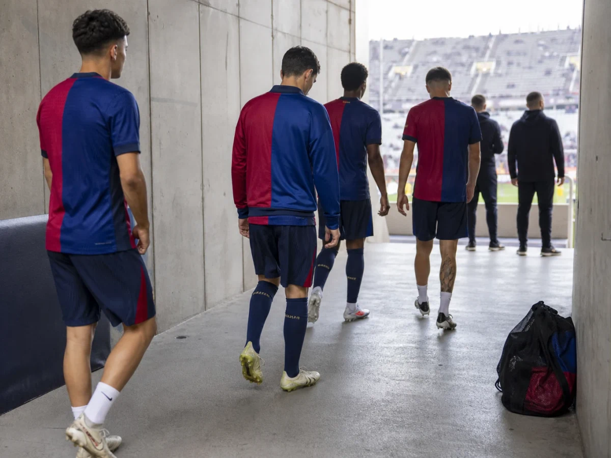Xavi Espart tar plats i Barcelonas A-lag och får tröja nummer 12