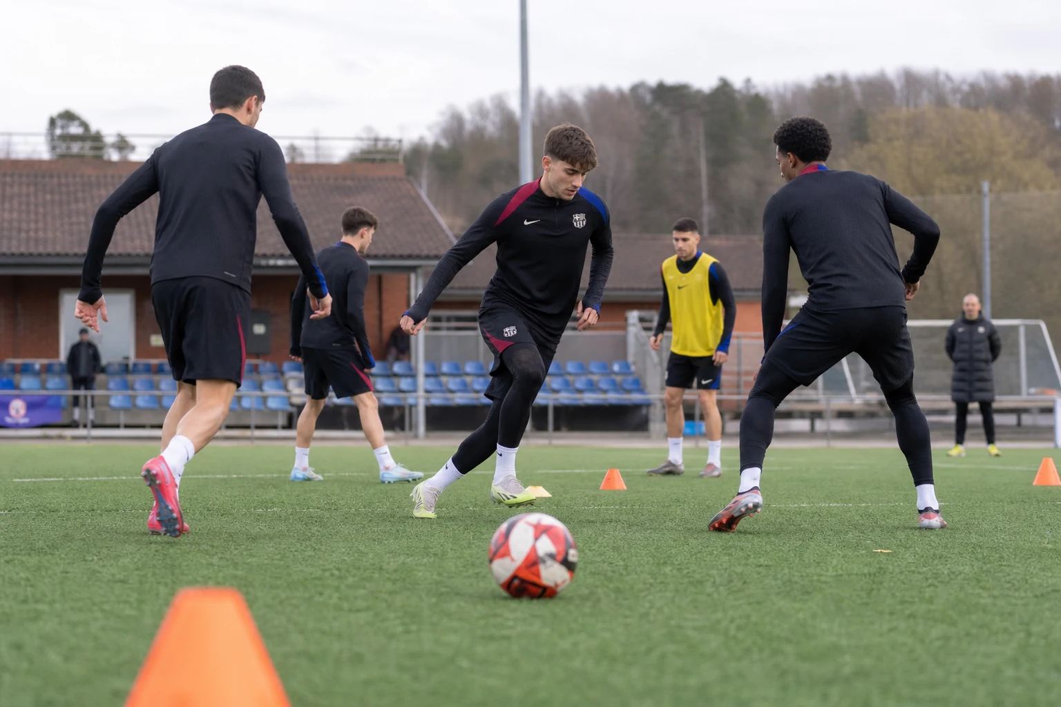 Ronald Araujo lånas ut från Barcelona till Liverpool