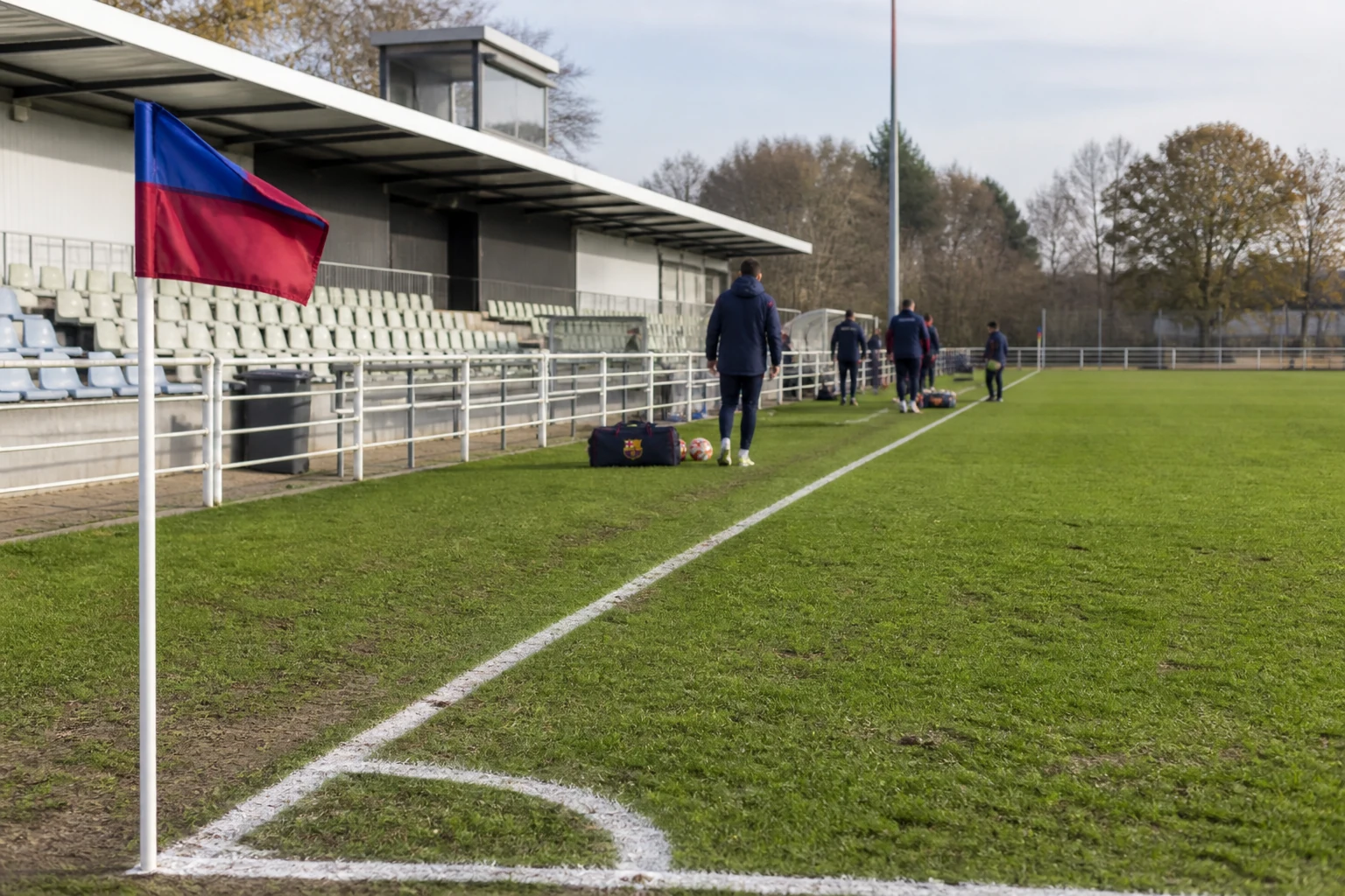 Jesse Bisiwu presenterad av Barcelona – kontrakt till 2031