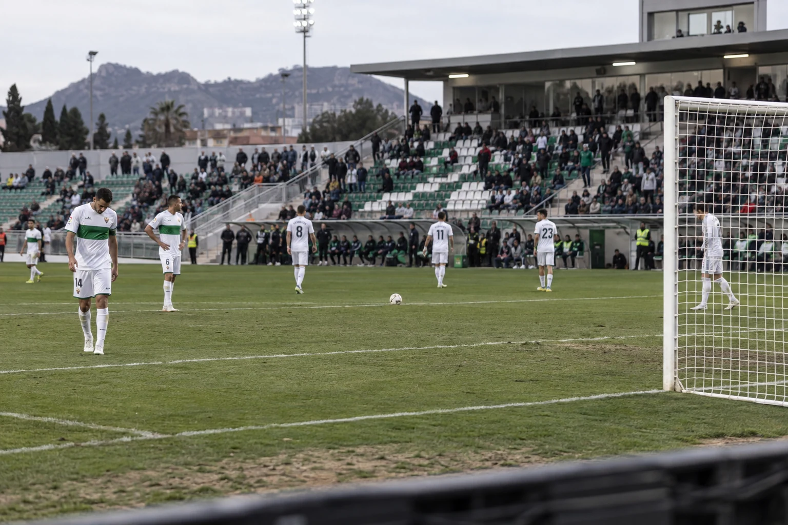 Real Madrid skuggar Barcelona efter seger mot Elche